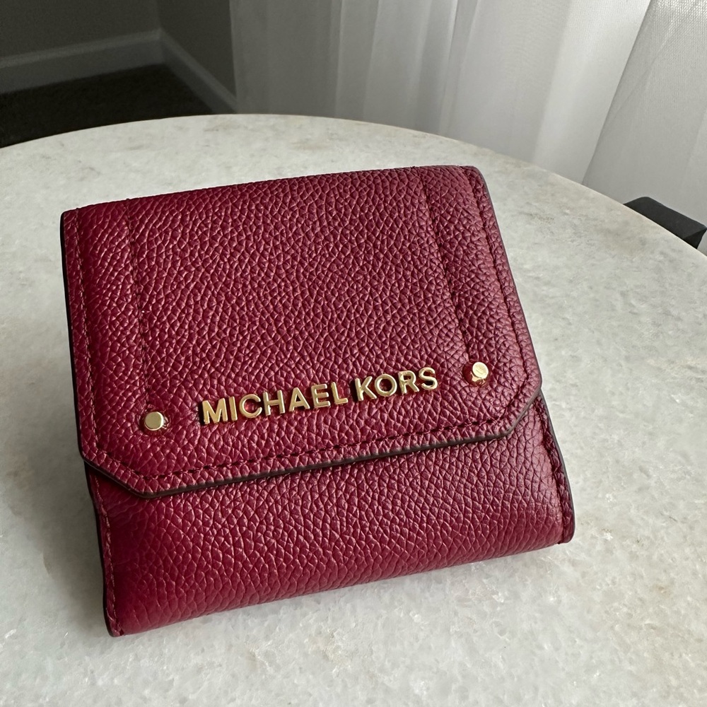 NWT Michael Kors Hayes Trifold Wallet